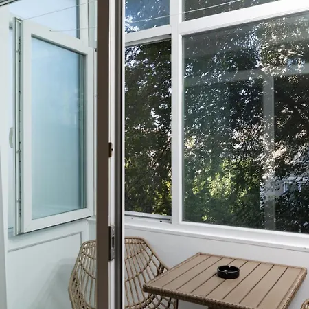 Old For Your Memories Bucarest