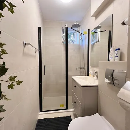 Old For Your Memories Bucarest