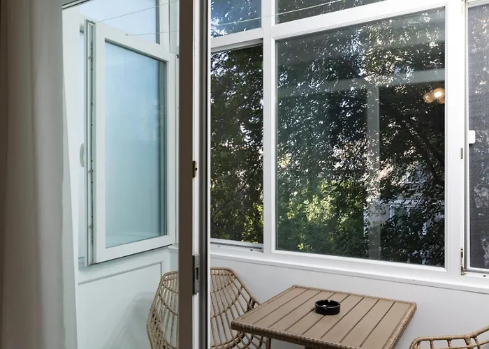 Old For Your Memories 布加勒斯特